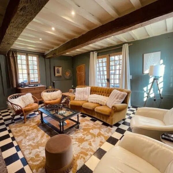 Salon élégant d'un des Gîtes Le Clos Vildor en Normandie en Seine Maritime