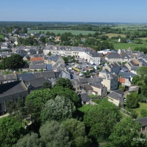 Le village de Trévières du Camping Sous les Pommiers en Normandie dans le Calvados