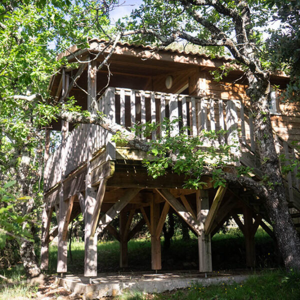 locatif du Camping de Briange proche de la grotte chauvet en Ardèche