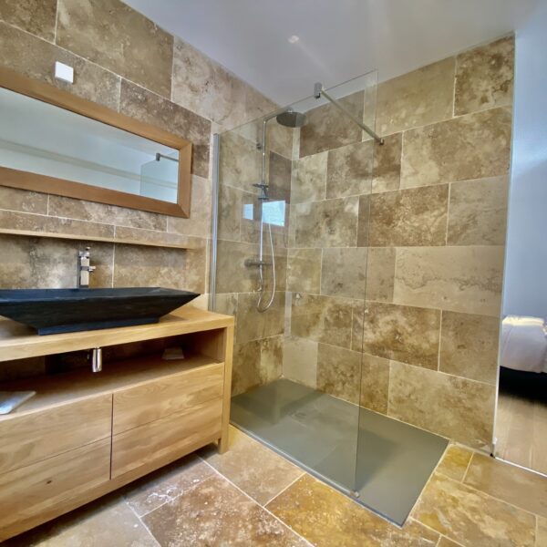 Salle de bain du Camping InNature à Arcques dans l' Aude