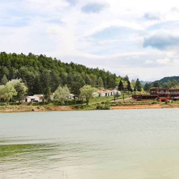 Lac du Camping InNature à Arcques dans l' Aude