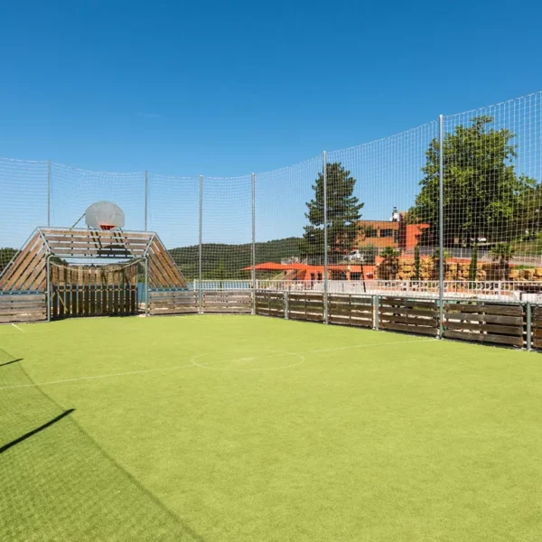 Terrain multisport du Camping InNature à Arcques dans l' Aude