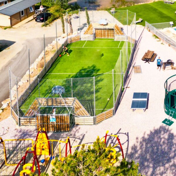 Terrain multisport du Camping InNature à Arcques dans l' Aude