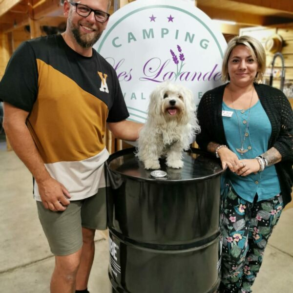 Chein admis du Camping les Lavandes Valensol à Valensol dans les Alpes-de-Haute-Provence