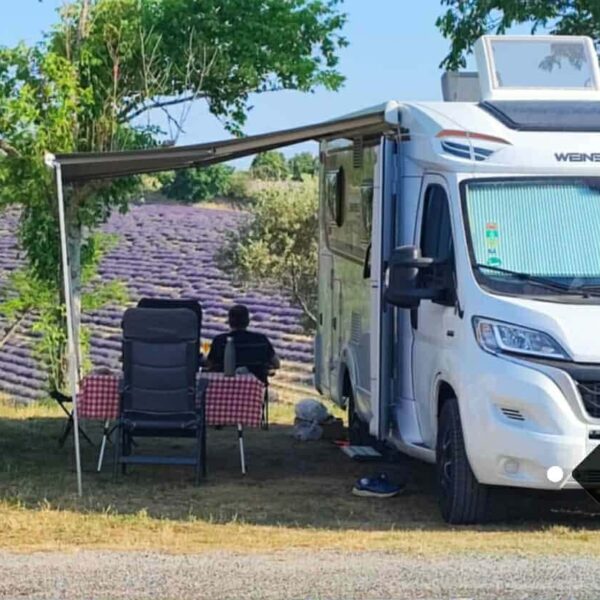 Emplacement du Camping les Lavandes Valensole à Valensol dans les Alpes-de-Haute-Provence