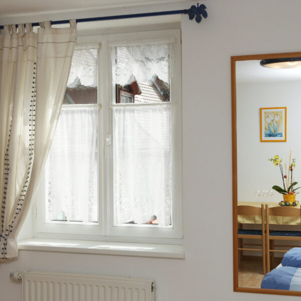 Fenêtre d'une chambre des Chambres d'hôtes chez le Vigneron à Saint-Hippolyte dans le Haut-Rhin