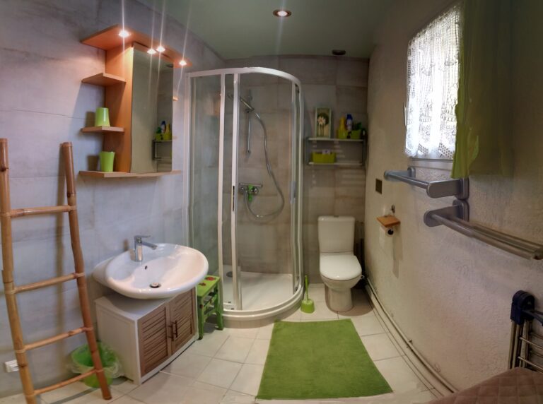 Salle de bain du Gîte Les Nymphéas à Crécy-la-Chapelle en Seine-et-Marne