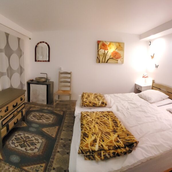 Chambre avec lit double du Gîte Les Nymphéas à Crécy-la-Chapelle en Seine-et-Marne