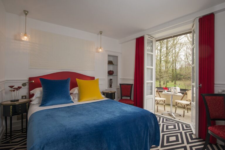 Chambre avec lit double Le Manoir du Lys en Normandie dans l'Orne