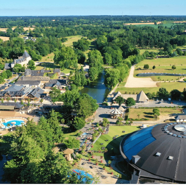 Vue aérienne du Domaine Les Ormes à Dol-de-Bretagne en Ille-et-Vilaine