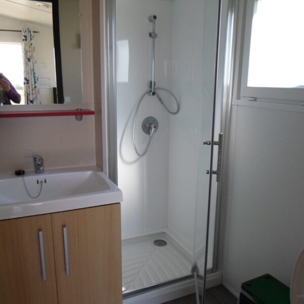 Salle de bain du Camping Les Cognets à Dragey-Ronthon dans la Manche