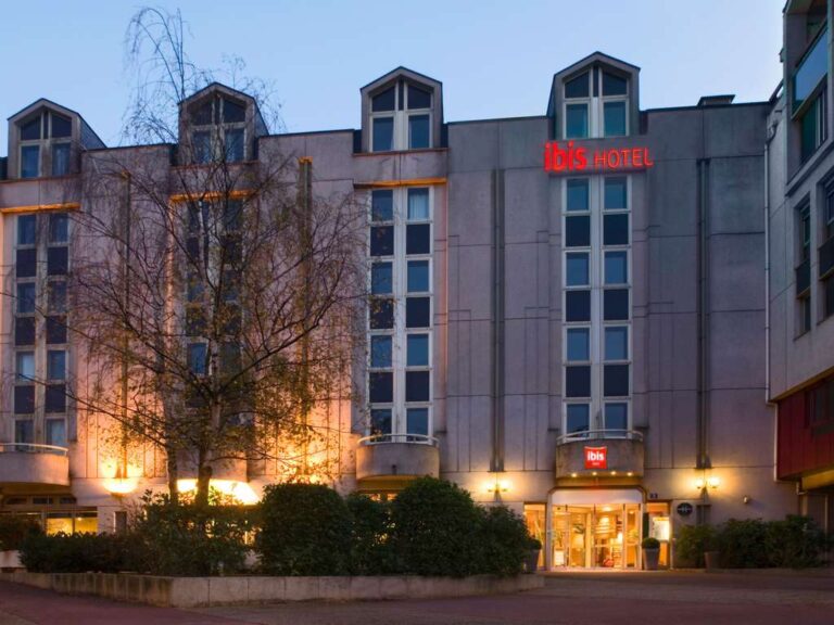 Vue extérieure de l'Hôtel Ibis Nantes Centre Gare Sud en Loire Atlantique