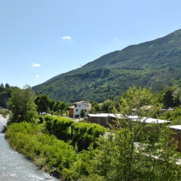 Camping Lou Gourdan dans les Alpes-Maritimes, à Puget-Théniers