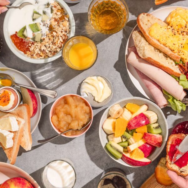 Buffet gourmand de petit déjeuner à l'Hôtel Ibis Nantes Centre Tour Bretagne en Loire Atlantique