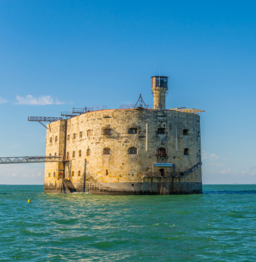 Le Fort Boyard que vous pouvez apercevoir depuis le bateau, en Charente-Maritime, en Nouvelle-Aquitaine