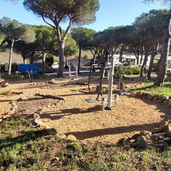Aire de fitness extérieur du camping Figurotta 3* près de Narbonne dans l'Aude