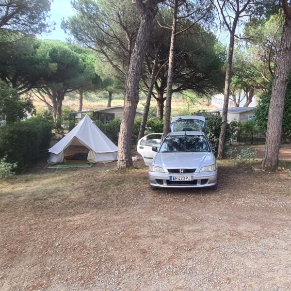 Emplacement pour tente du camping Figurotta 3* près de Narbonne dans l'Aude