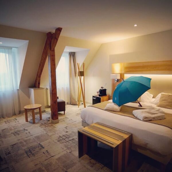 Chambre de l'Hôtel Le Cercle, à Cherbourg-en-Cotentin, dans la Manche, en Normandie