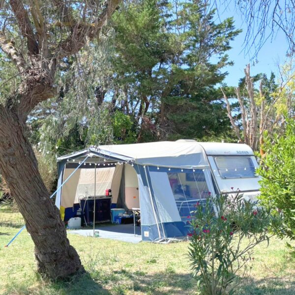 Emplacement avec tentes du Camping Beau Séjour dans Le Lavandou dans le Var Var