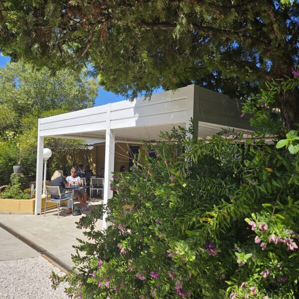 Terrasse du restaurant du Camping Beau Séjour dans Le Lavandou dans le Var Var