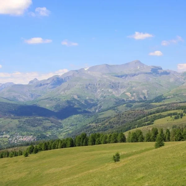 Montagne près du Camping Lou Gourdan dans les Alpes-Maritimes, à Puget-Théniers