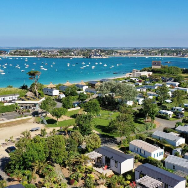 Vue aérienne du Camping Côte des Légendes dans le Finistère en Bretagne