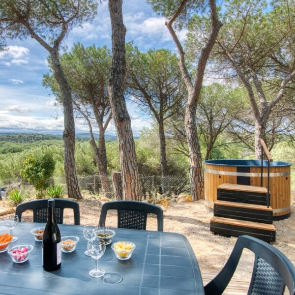 Terrasse parfaite pour l'apéritif au camping Figurotta 3* près de Narbonne dans l'Aude