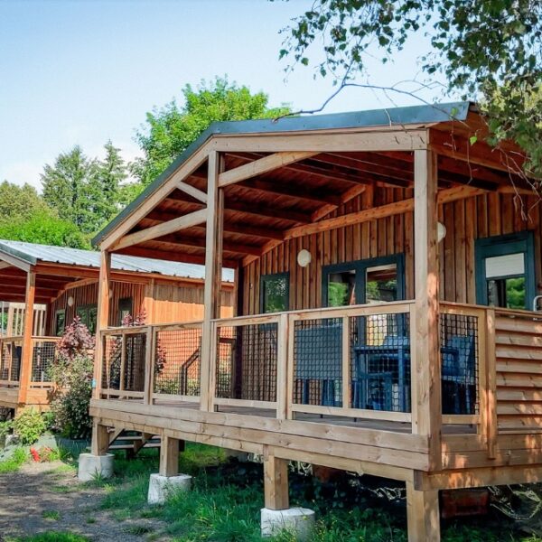 Locatifs tout en bois du Camping La Marmotte à La Bourboule dans le Puy-de-Dôme