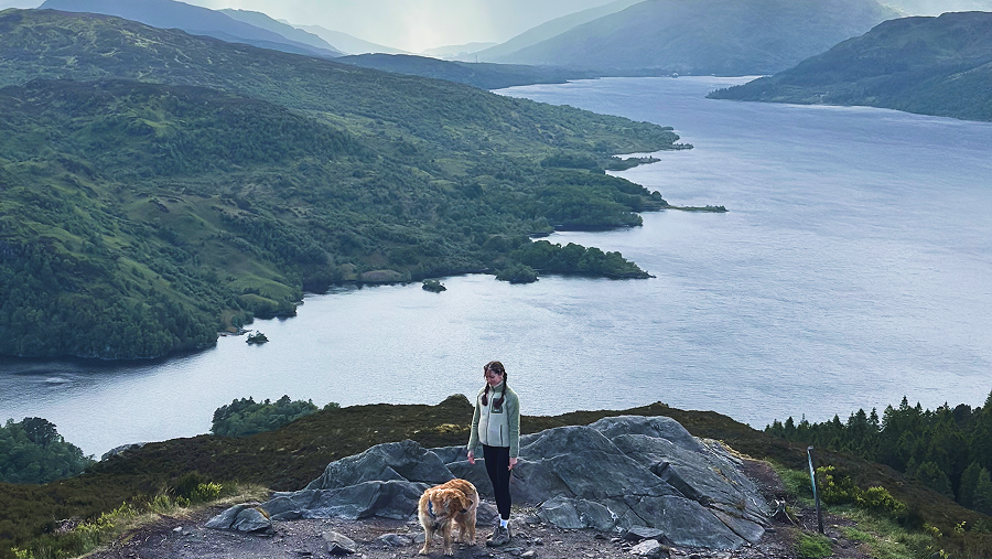 Visiter la partie centrale de l'Ecosse avec son chien : Ben A'an incontournable