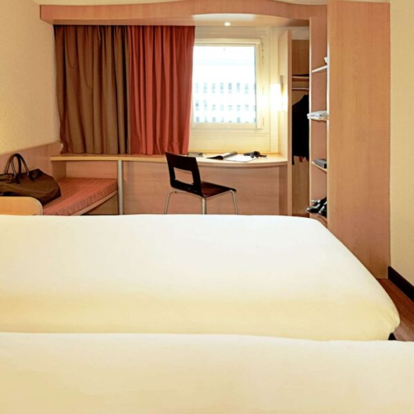 Chambre 2 lits simples de l'Hôtel Ibis Nantes Centre Gare Sud en Loire Atlantique