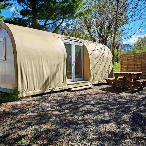 Tente lodge au soleil du Camping La Marmotte à La Bourboule dans le Puy-de-Dôme