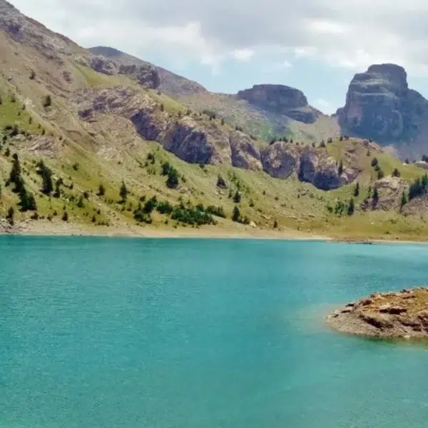 Lac près du Camping Lou Gourdan dans les Alpes-Maritimes, à Puget-Théniers