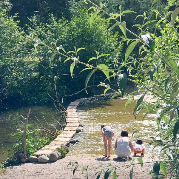 rivière dans le Camping le Capelan en Lozère au coeur des Cévennes dans les Gorges du Tarn à Meyrueis
