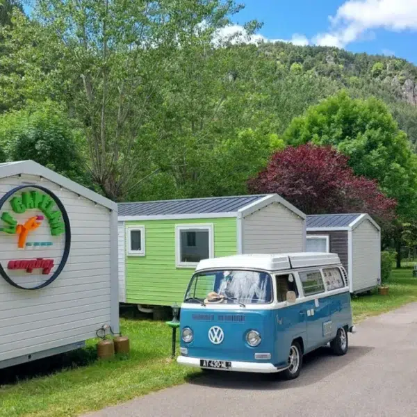 Mobilhomes et van au Camping le Capelan en Lozère au coeur des Cévennes dans les Gorges du Tarn à Meyrueis
