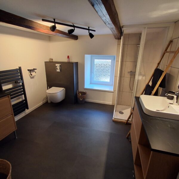 Salle de bain du Gîte Les Secrets de Paulette, maison de charme dans le Bas-Rhin (67)