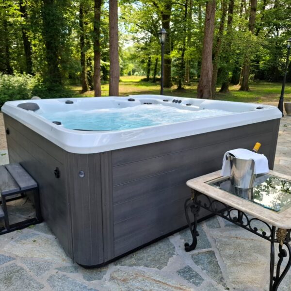 SPA du Gîte Le Pavillon de Chasse au Petit Brusson dans les Deux Sèvres à Pamplie proche de Niort