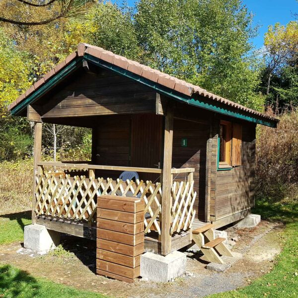 Cabane en bois au camping Le Saint Eloy dans le Puy-de-Dôme en Auvergne