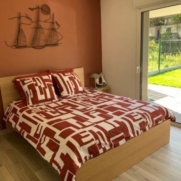 Chambre avec lit double u Gîte Le Hâble d'Ault dans La Baie de Somme dans la Somme