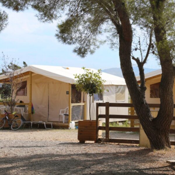Tente aménagée du camping naturiste Le Clapotis à La Palme dans l'Aude (11)