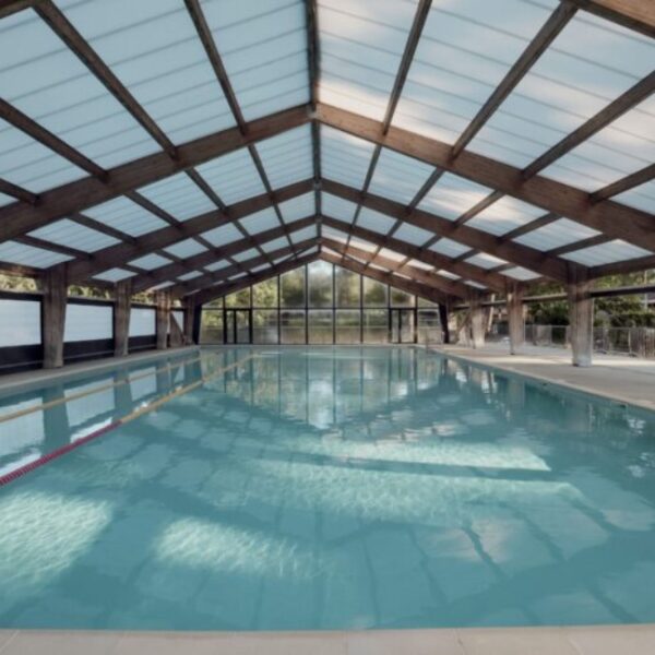 Piscine couverte du camping naturiste CHM Montalivet 4* en Gironde (33)