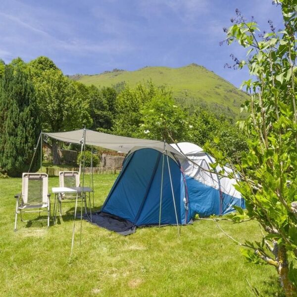 Emplacement pour tente du camping Pyrénées Natura Flower dans les Hautes-Pyrénées