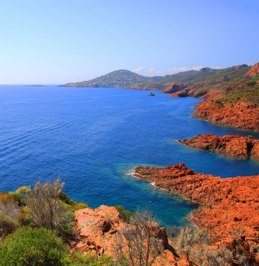 calanques du massif de l'esterel en provence avec des criques où se baigner avec son chien