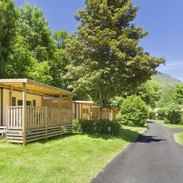 Mobil-home pour des vacances à la montagne au camping Pyrénées Natura Flower dans les Hautes-Pyrénées