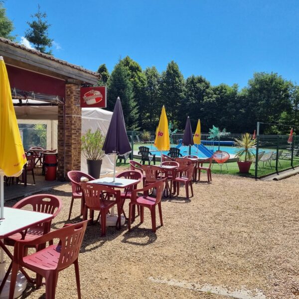 Buvette du camping Le Saint Eloy dans le Puy-de-Dôme en Auvergne