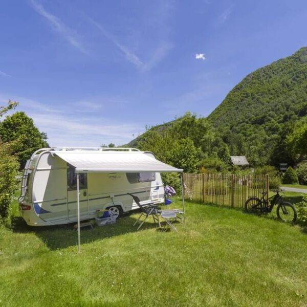 Emplacement pour camping-car au camping Pyrénées Natura Flower dans les Hautes-Pyrénées