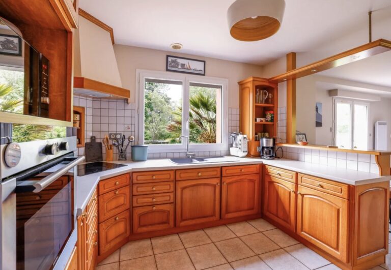 Cuisine équipée du Gîte l'Orée du Bois à Le Faouët dans le Morbihan