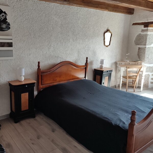 Chambre avec lit simple Gîte La Manerka à Lieutadès dans le Cantal