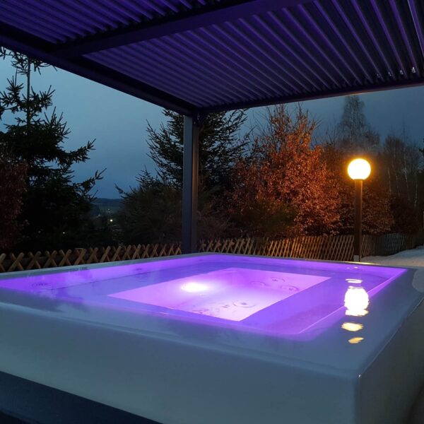 Espace bien-être de nuit au camping Le Saint Eloy dans le Puy-de-Dôme en Auvergne