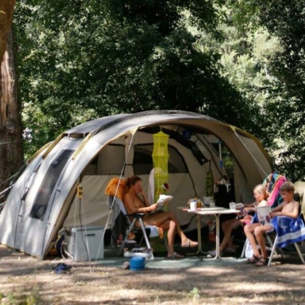 Camping naturiste La Genèse 3*- Gard (30) - Languedoc-Roussillon - Chiens acceptés - EmmèneTonChien.com