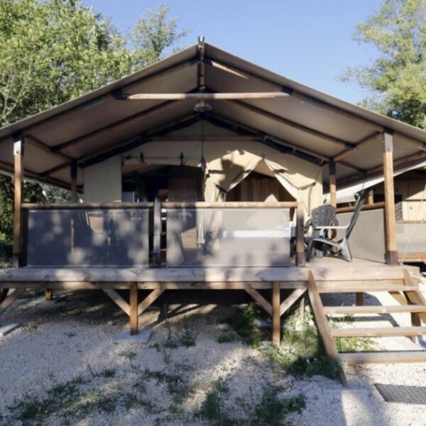 Camping naturiste La Genèse 3*- Gard (30) - Languedoc-Roussillon - Chiens acceptés - EmmèneTonChien.com